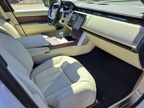 2025 Land Rover Range Rover P400 SE
