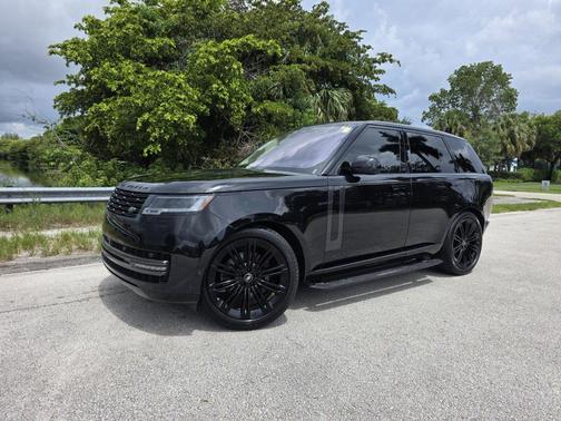 Santorini Black Metallic 2023 Land Rover Range Rover P400 SE