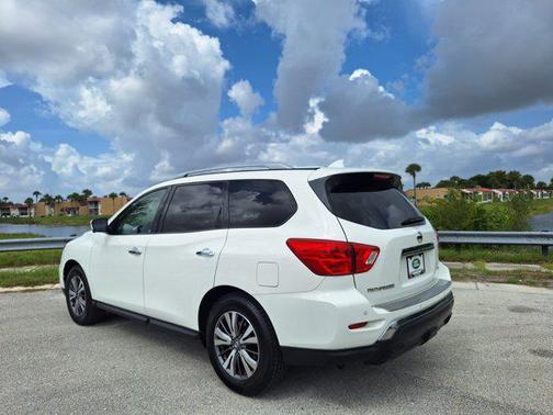 2020 Nissan Pathfinder SL 2WD