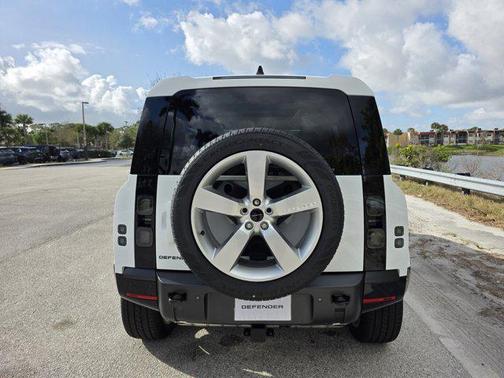 2026 Land Rover Defender P400 X-Dynamic SE