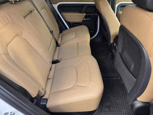 2026 Land Rover Defender P400 X-Dynamic SE