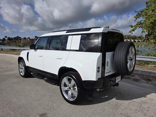 2026 Land Rover Defender P400 X-Dynamic SE