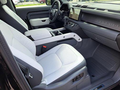 2025 Land Rover Defender V8