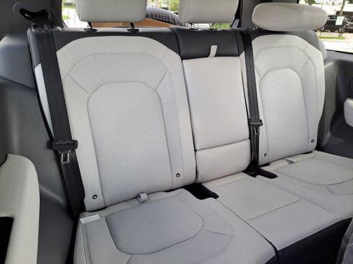 2025 Land Rover Defender V8