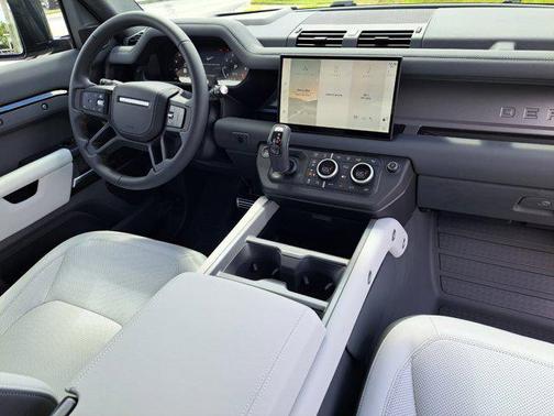 2025 Land Rover Defender V8
