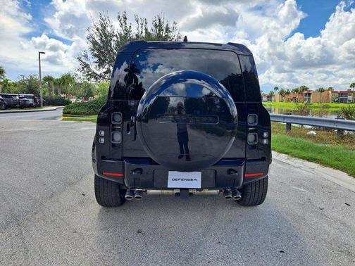 2025 Land Rover Defender V8