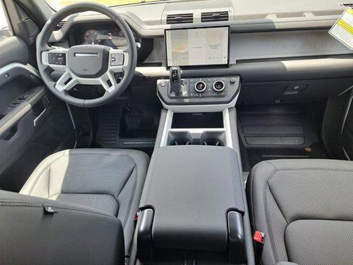 2025 Land Rover Defender 110 P400 X-Dynamic SE