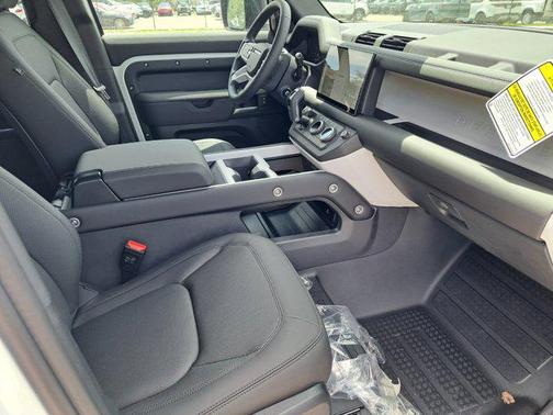 2025 Land Rover Defender 110 P400 X-Dynamic SE