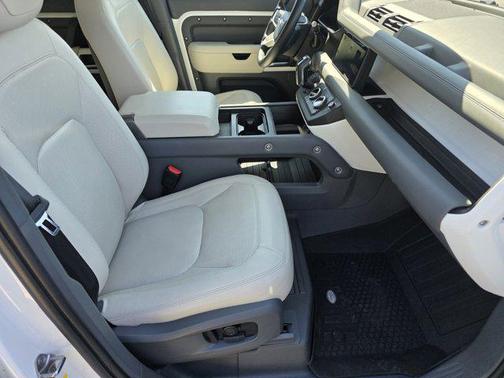 Oyster 2023 Land Rover Defender 110 SE