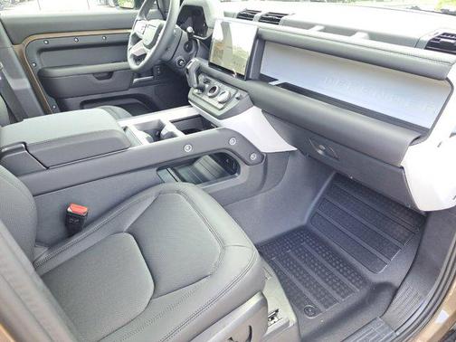 2025 Land Rover Defender 110 P400 S