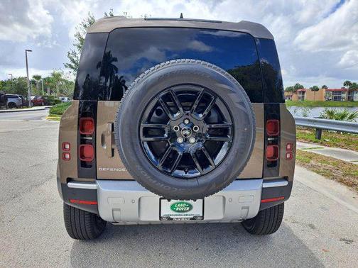2025 Land Rover Defender 110 P400 S