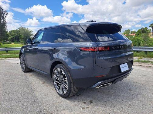 2025 Land Rover Range Rover Sport SE