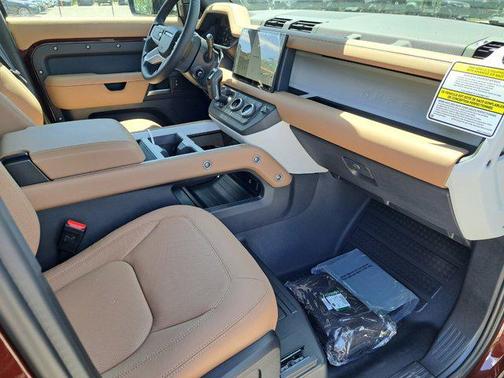 2025 Land Rover Defender 130 P400 X-Dynamic SE