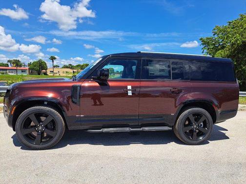 2025 Land Rover Defender 130 P400 X-Dynamic SE