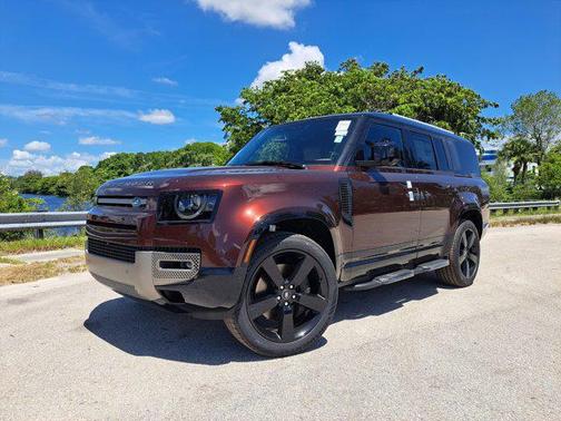 2025 Land Rover Defender 130 P400 X-Dynamic SE
