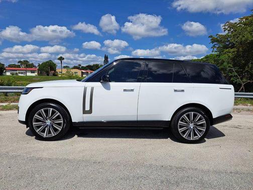 2023 Land Rover Range Rover P530 SE
