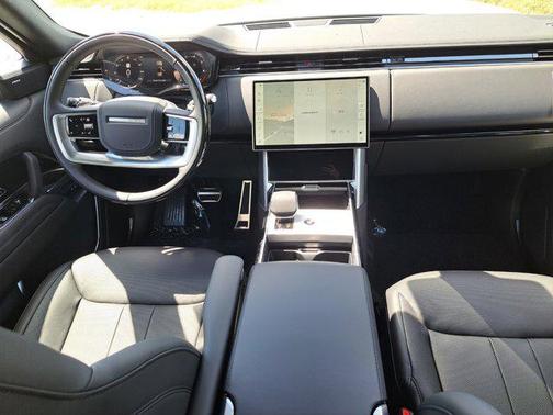 2025 Land Rover Range Rover P400 SE