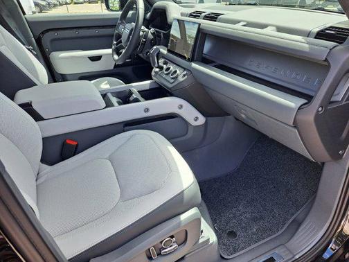 2025 Land Rover Defender V8