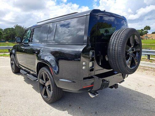 2025 Land Rover Defender V8