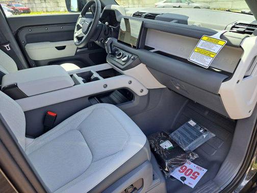 2025 Land Rover Defender 110 P400 S