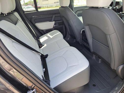 2025 Land Rover Defender 110 P400 S