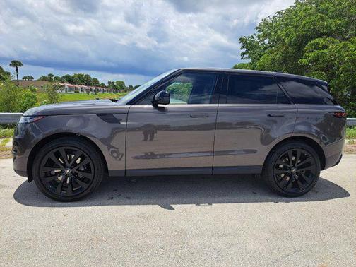 2025 Land Rover Range Rover Sport SE