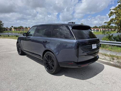 Varesine Blue Metallic 2026 Land Rover Range Rover P530 Autobiography