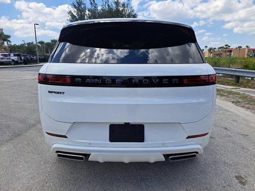 2025 Land Rover Range Rover Sport SE