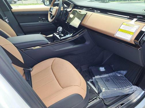 2025 Land Rover Range Rover Sport SE