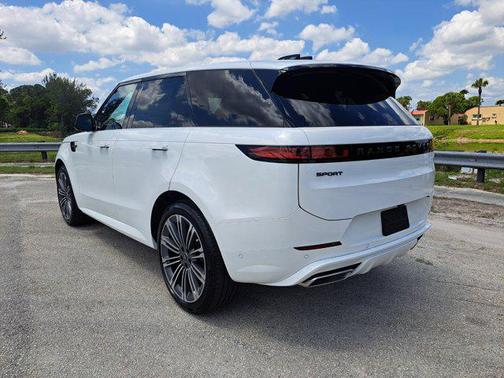 2025 Land Rover Range Rover Sport SE
