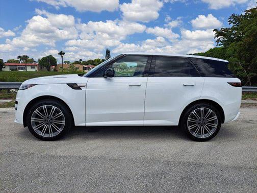 2025 Land Rover Range Rover Sport SE