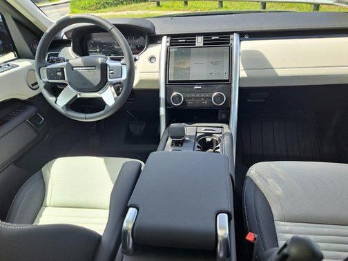 2025 Land Rover Discovery P300 S