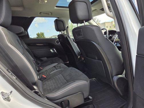 2022 Land Rover Discovery P300 S