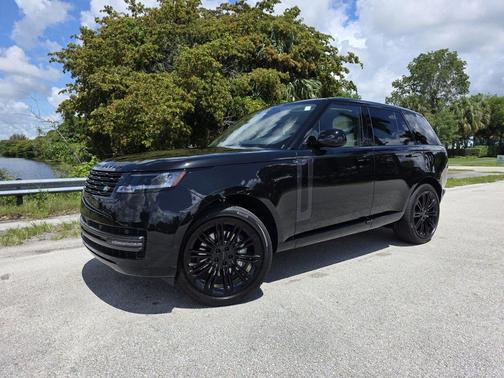 Santorini Black Metallic 2026 Land Rover Range Rover P400 SE
