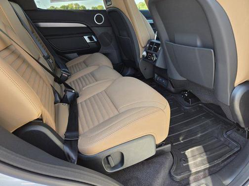 2026 Land Rover Discovery Tempest Edition