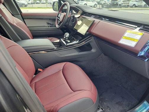 2025 Land Rover Range Rover Sport SE