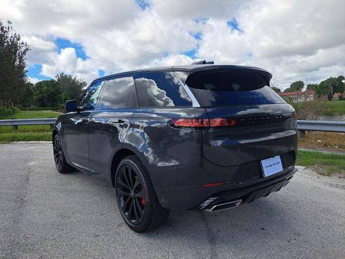 2025 Land Rover Range Rover Sport SE
