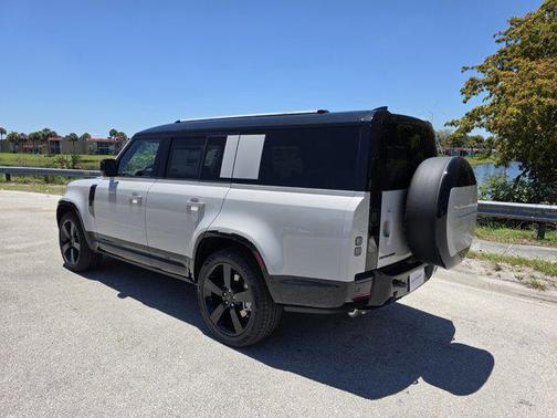 Borasco Grey Metallic 2026 Land Rover Defender P400 X-Dynamic SE