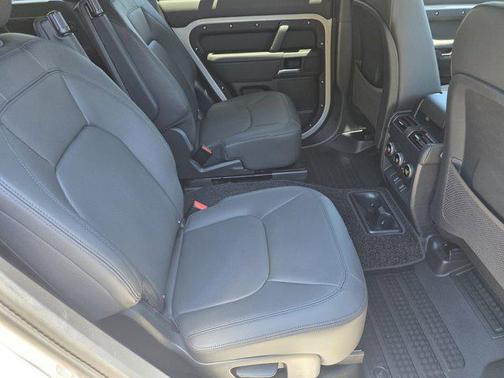 Borasco Grey Metallic 2026 Land Rover Defender P400 X-Dynamic SE