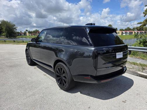 Carpathian Grey Premium Metallic 2026 Land Rover Range Rover P400 SE 7 Seat