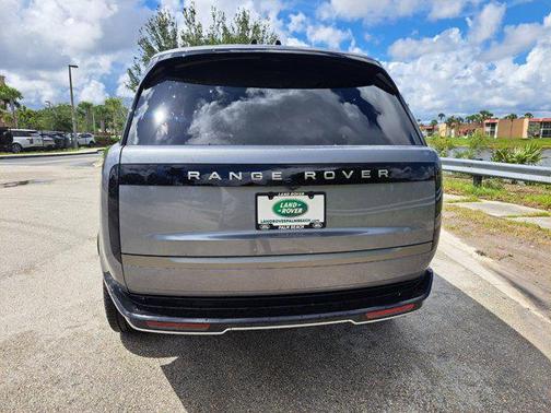 2025 Land Rover Range Rover P550e SE