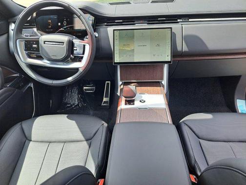 2025 Land Rover Range Rover P550e SE