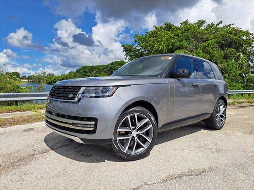2025 Land Rover Range Rover P550e SE