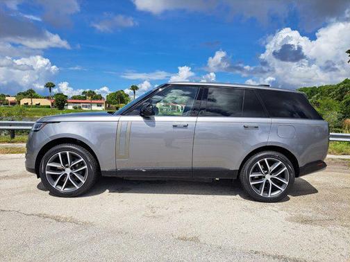 2025 Land Rover Range Rover P550e SE