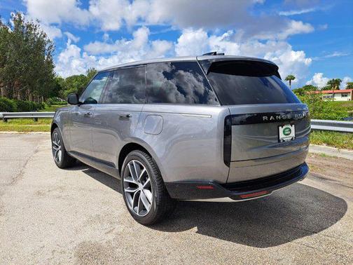 2025 Land Rover Range Rover P550e SE