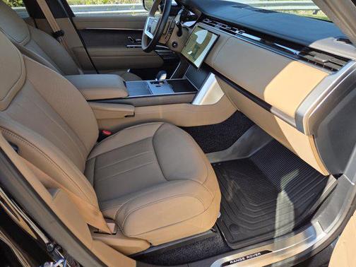 2025 Land Rover Range Rover P530 SE