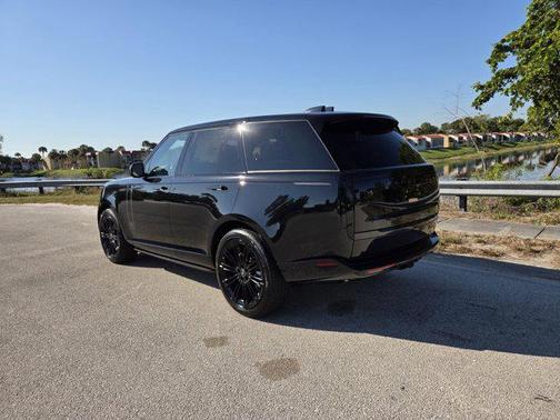 2025 Land Rover Range Rover P530 SE