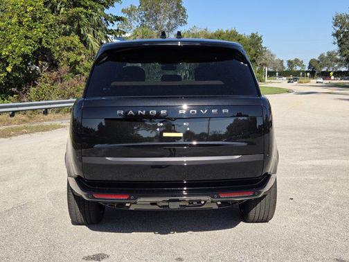 2025 Land Rover Range Rover P530 SE