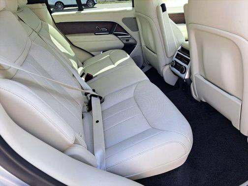 2025 Land Rover Range Rover P400 SE