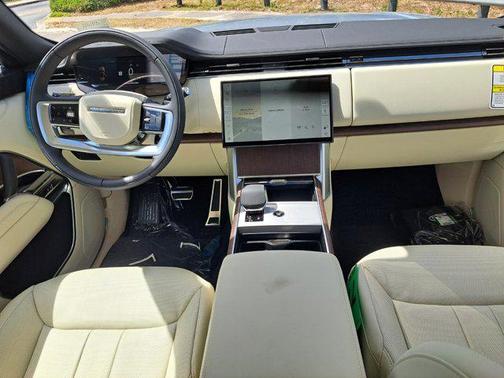 2025 Land Rover Range Rover P400 SE